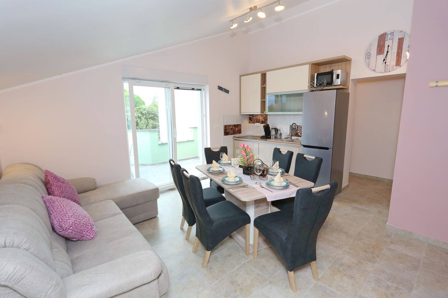 Wohn- und Essbereich im Luxus Apartment ErMa 2